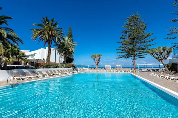 Rejse til Tenerife - billede af udend&oslash;rs poolomr&aring;de