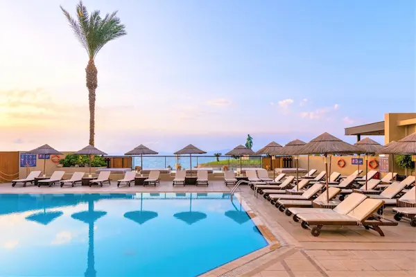 Hotel Blue Sky City Beach, Rhodos, pool og havudsigt