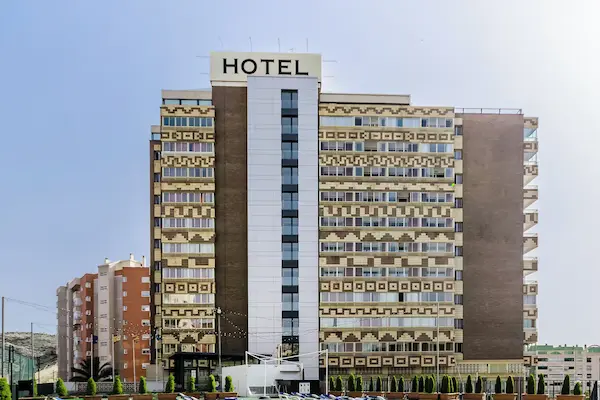 Rejse til Salinas de Torrevieja - billede af hotellets facade