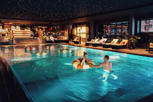 Hotel Tyl&ouml;sand - billede af indend&oslash;rs pool