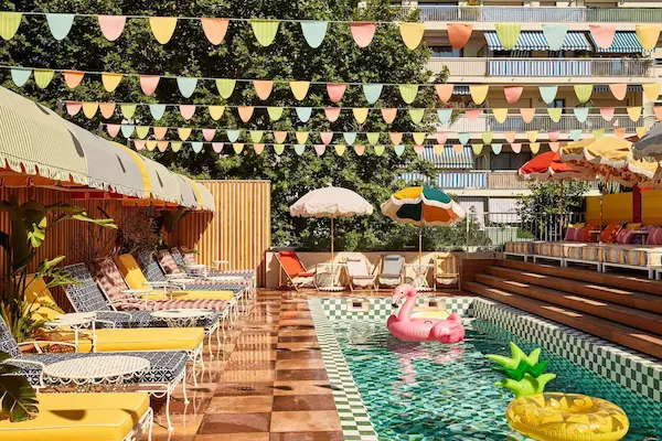 Rejse til Nice - billede af udend&oslash;rsomr&aring;det med pool