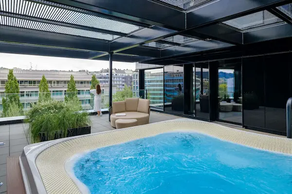 Oplev Rheinfall - billede af udend&oslash;rs spabad