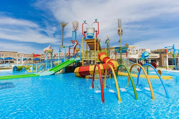 All inclusive i Sahl Hasheesh, THE V Luxury Resort, b&oslash;rneomr&aring;de