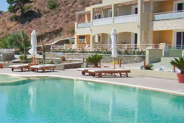 Rejse til Karpathos - billede af poolomr&aring;det