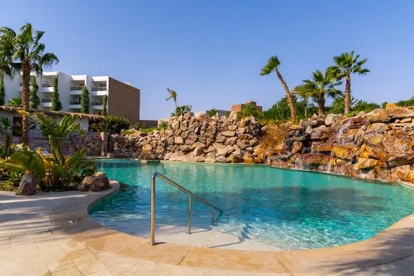 Hotel Fort Arabesque Resort, Egypten, pool og palmer