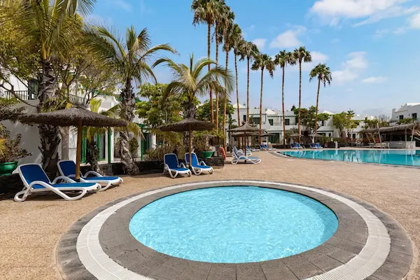 Hotel THB Royal, Playa Blanca, Lanzarote, boblebad og pool