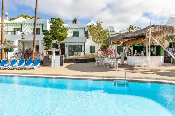 Hotel THB Royal, Playa Blanca, Lanzarote, pool og bar