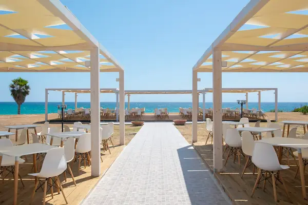 Rejse til Sicilien - hotellets private strand