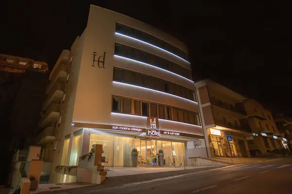 Rejse til Bologna og San Marino - billede af hotellets facade