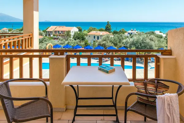 Rejse til Samos - altan med havudsigt