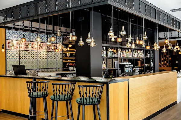 Rejse til Madrid - billedet af baren p&aring; hotellet