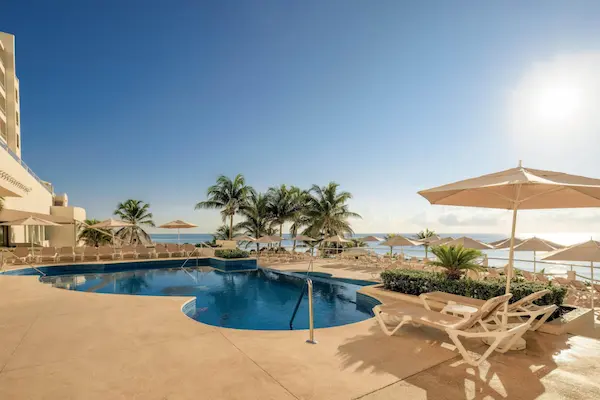 Occidental Tucanc&uacute;n, Cancun, pool og havudsigt
