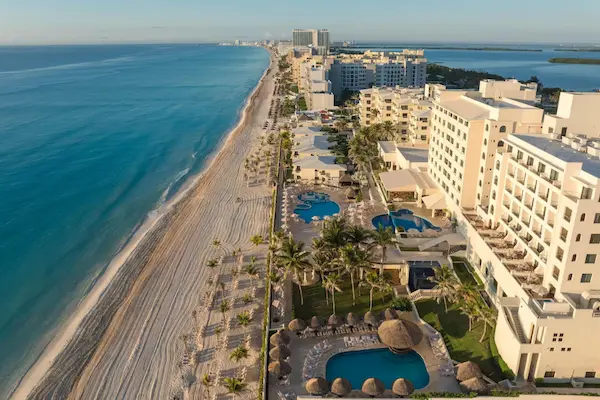 Occidental Tucanc&uacute;n, Cancun, luftfoto af strand og pool