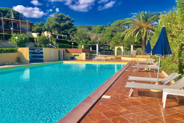 Rejse til Elba - poolomr&aring;de