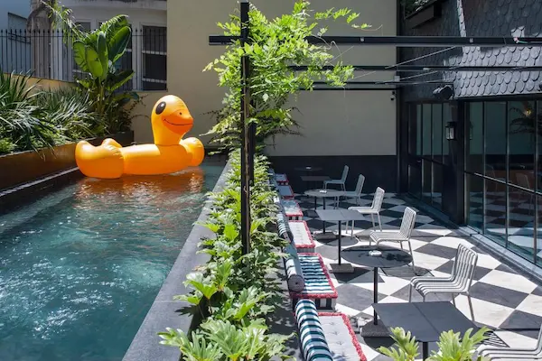 Rejse til Porto - billede af det udend&oslash;rs poolomr&aring;de