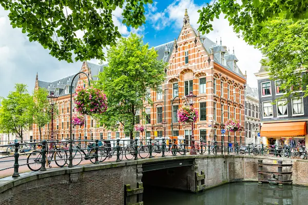 hvor skal man bo i amsterdam - rejsemagasin