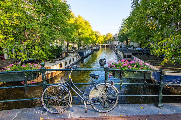 hvor skal man bo i amsterdam - rejsemagasin