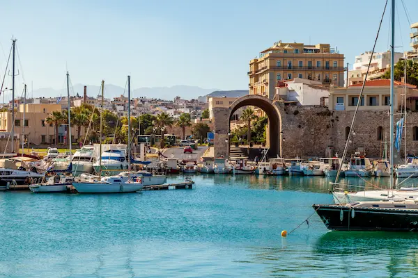 Hvor skal man bo på Kreta? En guide til de bedste steder at bo på Kreta