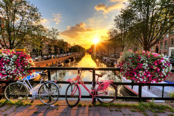 Hvor skal man bo i Amsterdam? En guide til de bedste steder at bo i Amsterdam