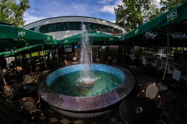 Rejse til Una Nationalpark - billede af springvand ved udeomr&aring;de