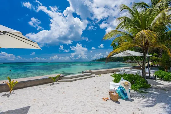 Le Nautique Beachfront Apartments