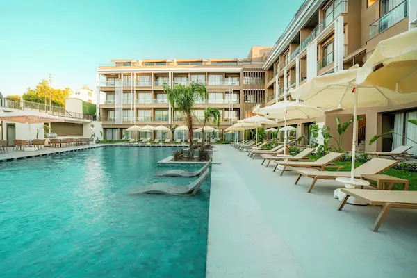 Voksenferie i Tyrkiet - poolomr&aring;de