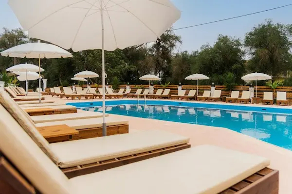 Rejse til Korfu - poolomr&aring;de