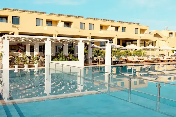 Ilion Beach, Kreta, pool og terrasse