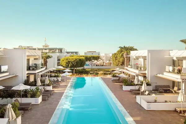 Rejse til Cypern - poolomr&aring;de