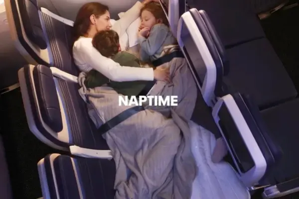 United Airlines, Relax Row (3)