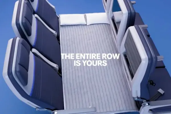 United Airlines, Relax Row (1)
