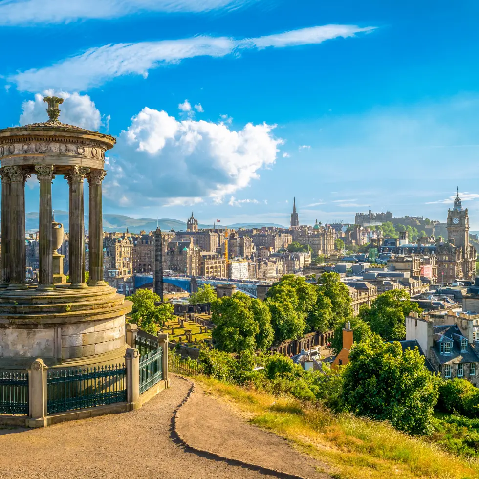 Billige fly til Edinburgh