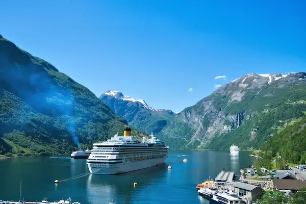 Krydstogt langs Norges kyst Geirenger Fjord, krydstogt langs Norges kyst