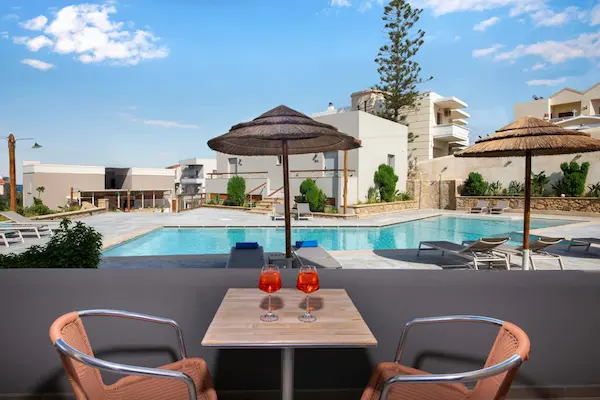 Villaggio Mare Suites, Kreta, pool og terrasse