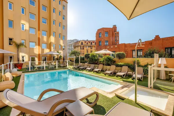 Forlænget weekend i Nice ibis Nice Centre Gare, Nice, pool