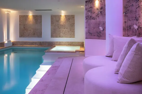 Paris j'Adore Hotel & Spa, poolområde. Luksushotel i Paris
