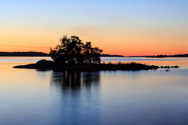Solnedgang over den finske skærgård