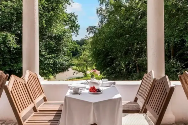 Liselund Ny Slot, Møn, terrasse