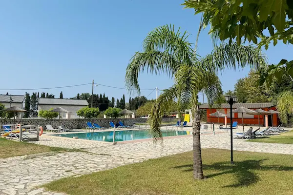 Billig rejse til Sivota - "Det Græske Caribien" Poolområdet ved Hotel Cleopatra