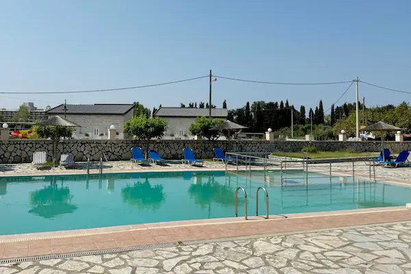 Billig rejse til Sivota - "Det Græske Caribien" Poolområdet ved Hotel Cleopatra