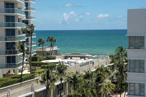 Udsigt til stranden og havet fra Hotel Croydon Miami Beach