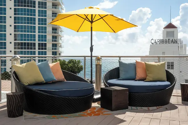 Tagterrasse med havudsigt på Hotel Croydon Miami Beach