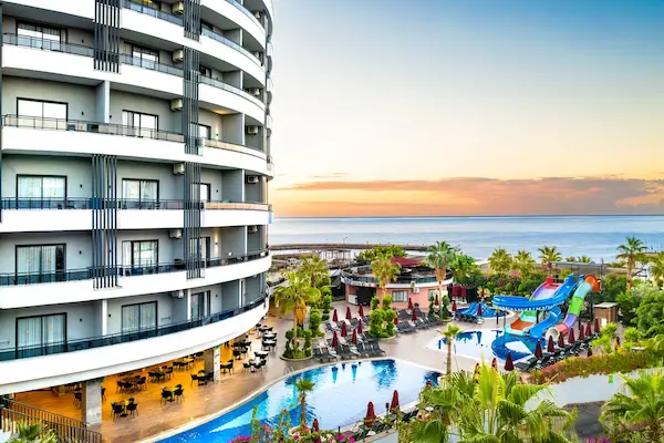 All inclusive ved Alanya Noxinn Deluxe Hotel - poolområde og havudsigt