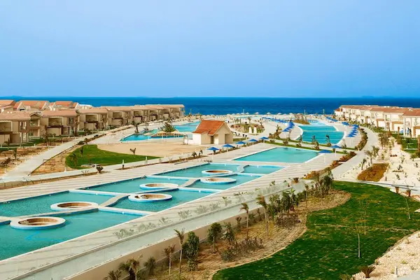 Rejse til Marsa Alam - egyptisk solferie med all inclusive Pickalbatros Sea World Resort El Quseir Hotel, Marsa Alam, pool og havudsigt