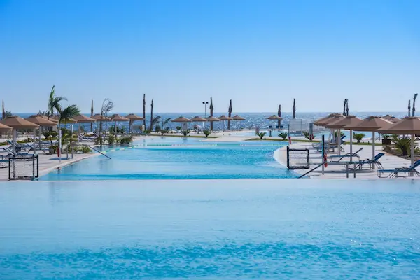 Rejse til Marsa Alam - egyptisk solferie med all inclusive Pickalbatros Sea World Resort El Quseir Hotel, Marsa Alam, pool og hav