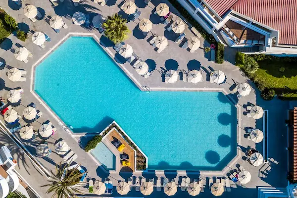 Hotel Niriides, Rhodos, poolområde og terrasser