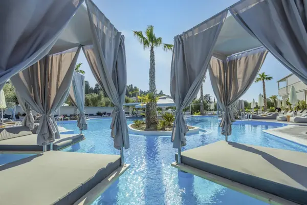 Anna Hotel, Halkidiki, poolområde og solsenge