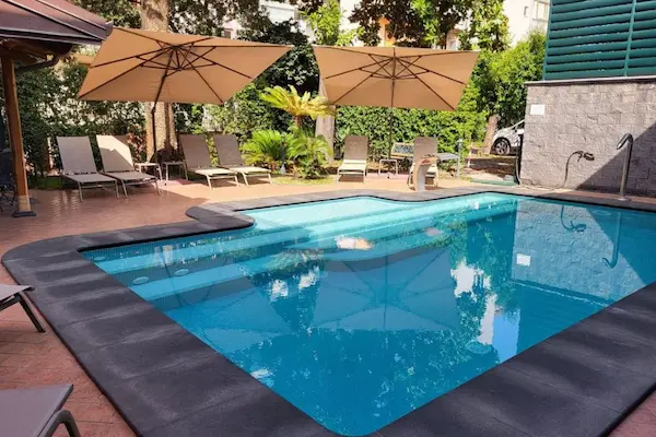 Forlænget weekend på Sicilien Alhambra Guest House di Charme, Sicilien, pool og solsenge