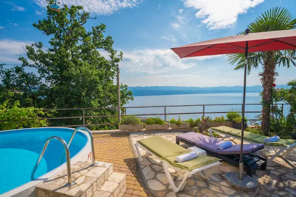 Villa More feriehus, Kroatien, pool og havudsigt