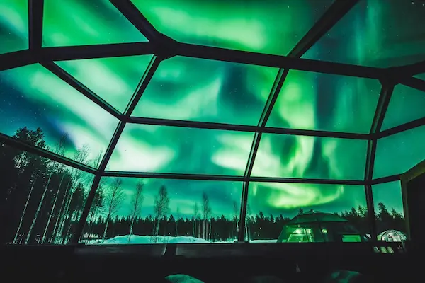 Arctic SnowHotel & Glass Igloos, Rovaniemi, udsigt med nordlys, rejse til Polarcirklen